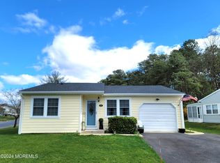 11 Green Meadow Ln #72, Whiting, NJ 08759