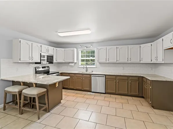 194 Briarcreek Dr, Winston Salem, NC 27107