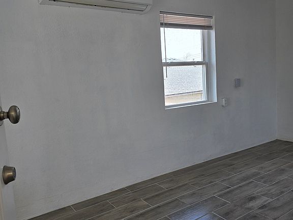 4th image of 922 Nimitz Dr APT B