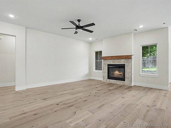 4th image of 3107 Harbour Town Pl