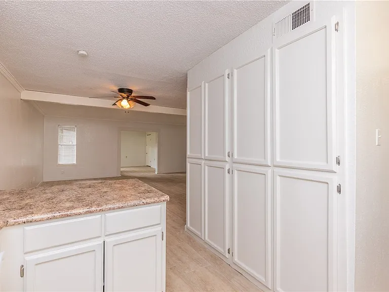 5133 Middlecoff Rd — Photo 11