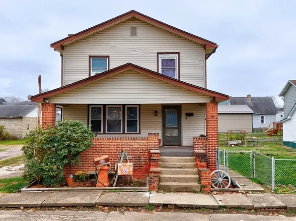 314 N Center St, Uhrichsville, OH 44683
