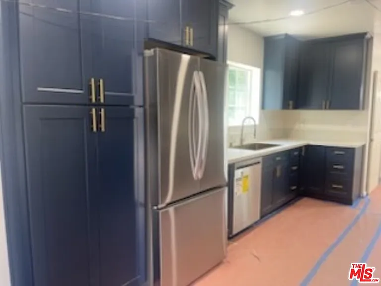 9029 Wildwood Ave — Photo 1