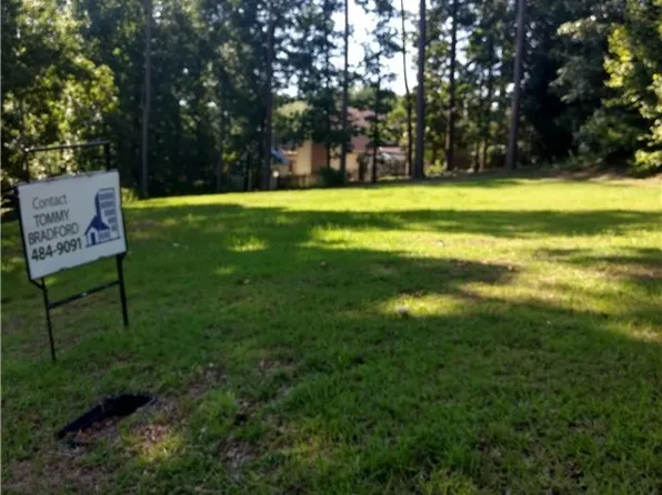 233 Forest Creek Dr, Fayetteville, NC 28303