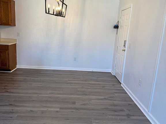 3rd image of 712 Woodcliff Rd