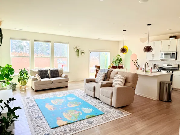 2826 Kessler Dr, Mundelein, IL 60060