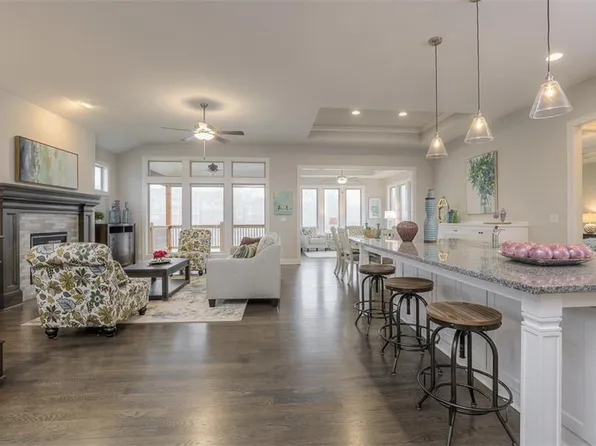 13716 Quigley St, Overland Park, KS 66221