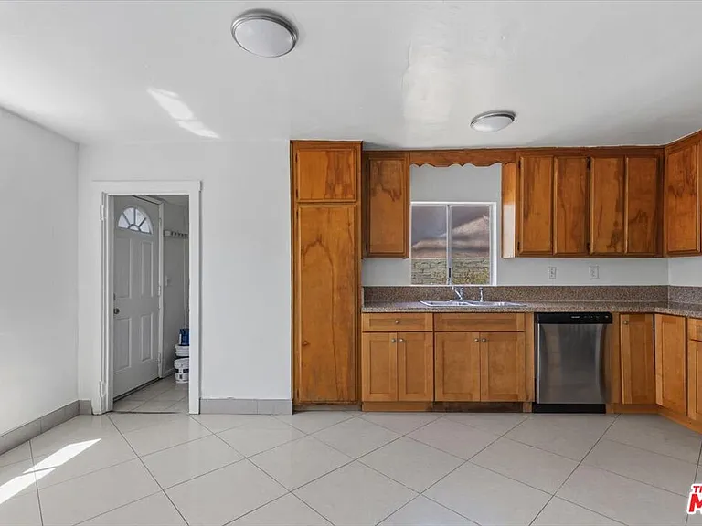 4133 Bemis St — Photo 7