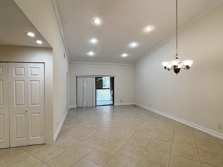 9617 Riverside Dr #6 — Photo 26