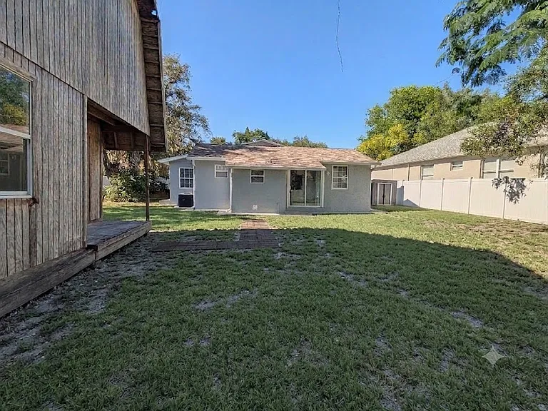7308 Alvina St — Photo 17