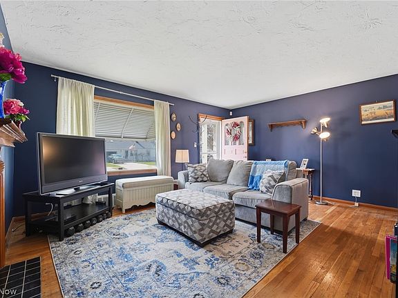 3rd image of 1629 Curry Dr