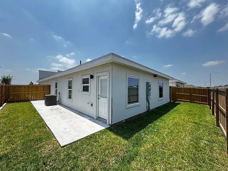 3704 Ventura Ave #1 — Photo 14