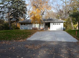 291 Glenbrook Rd N, Wayzata, MN 55391