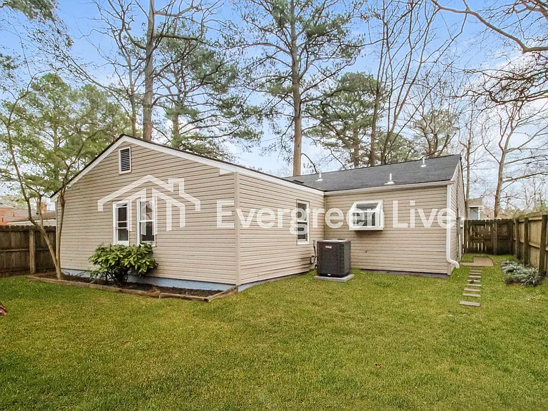 1448 Winslow Ave — Photo 16