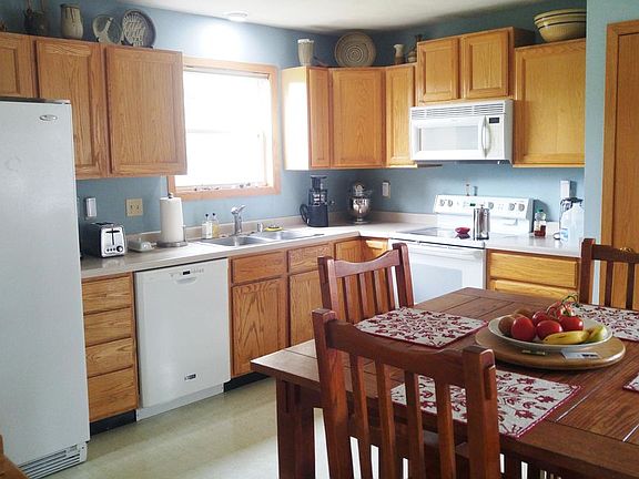 2nd image of 720 Autumn Crest Dr