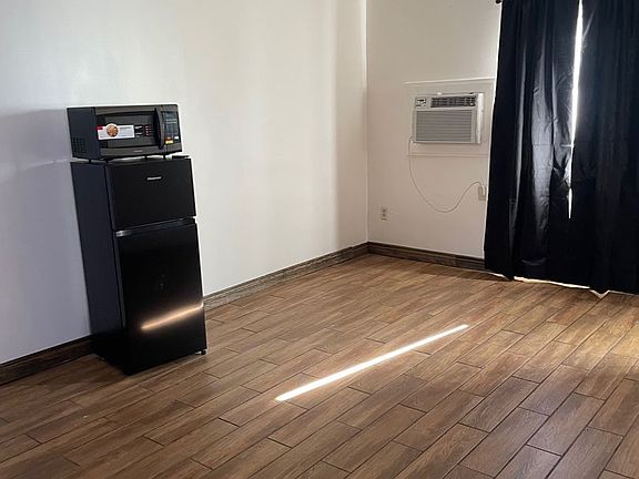 3rd image of 1130 E Gurley St #29