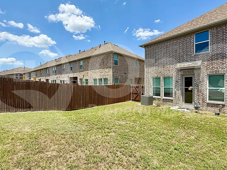 588 Hutchinson Ln — Photo 29