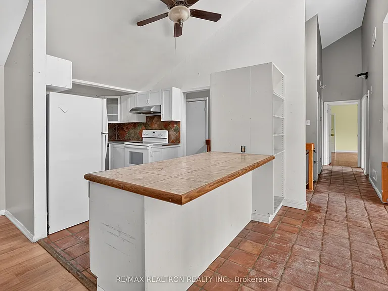 110 Glenwoods Ave — Photo 11