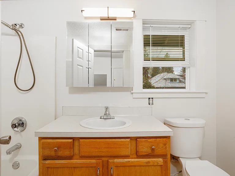 4313 N Kerby Ave — Photo 24