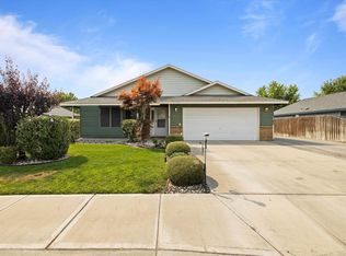 6616 Robinson Dr, Pasco, WA 99301