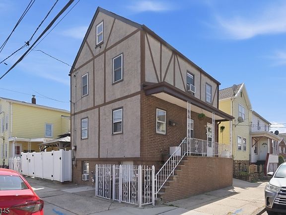 2nd image of 43 Bank St