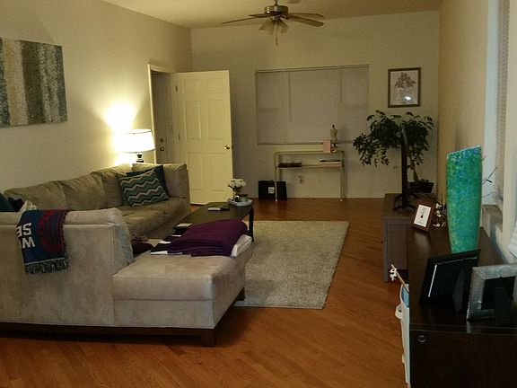 4th image of 3038 N Clybourn Ave