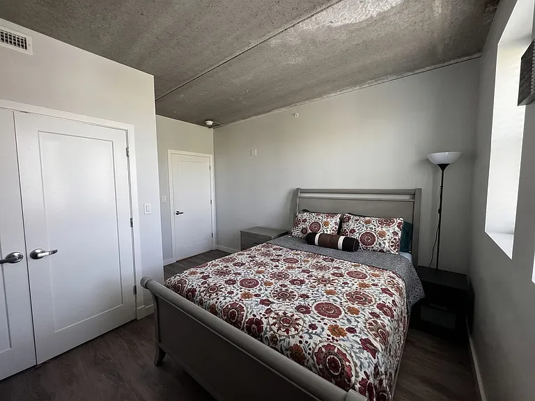 Gorgeous Historical Apartments Near Beach in East Rogers Park — Photo 53