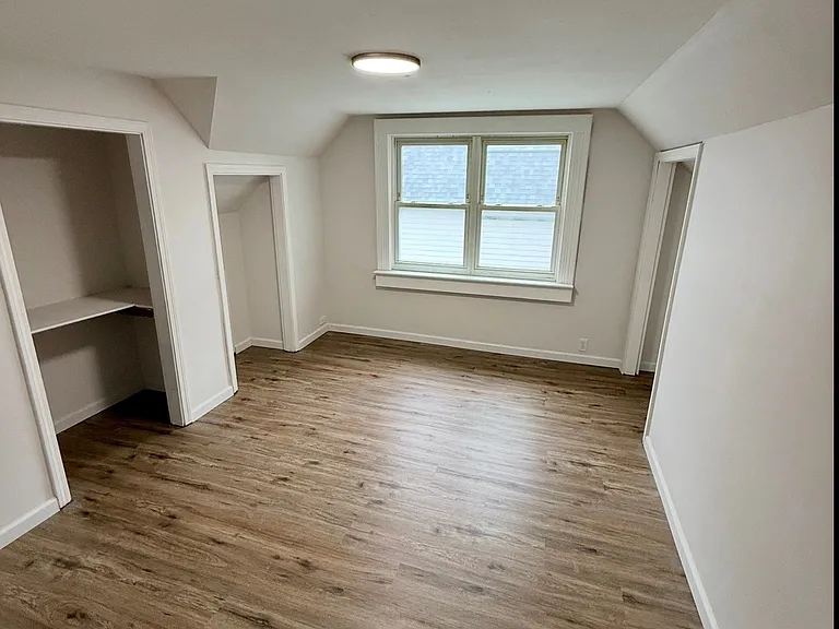 757 Regina Ave — Photo 10