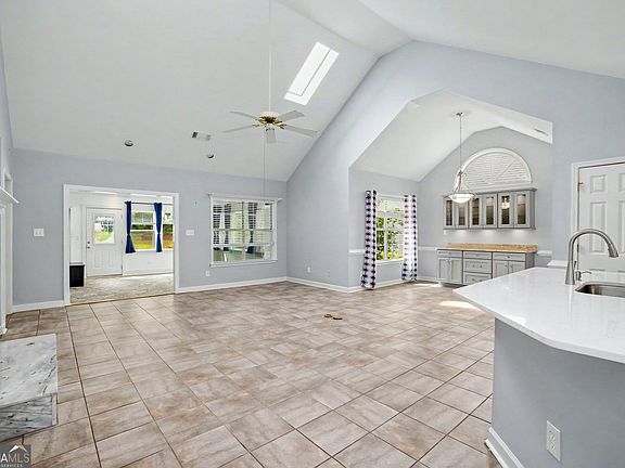 4th image of 255 Fairway Ct