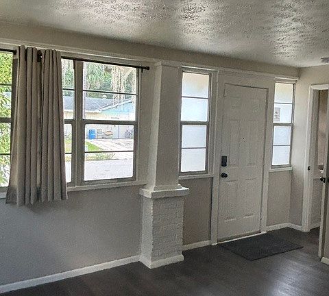 5th image of 211 N Moss St
