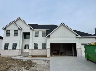 4256 Chinaberry Ln, Naperville, IL 60564