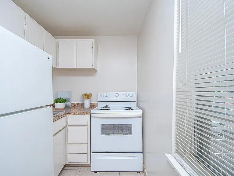 23 Girard Ave #C6 — Photo 4
