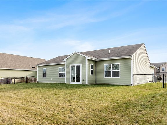 3rd image of 858 Rosewood Dr