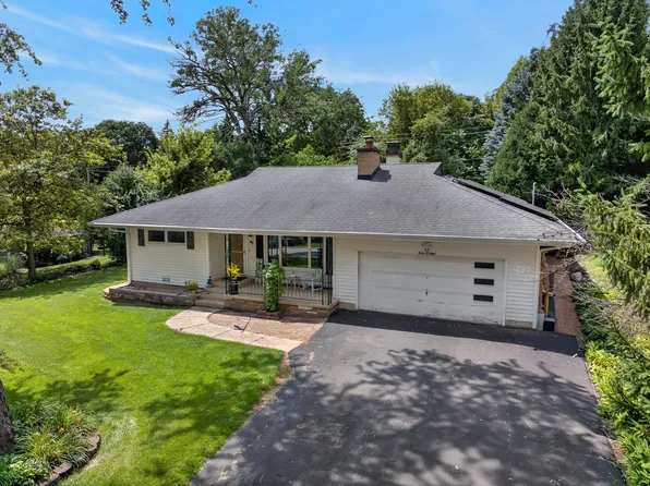 1208 Getzelman Trl, Algonquin, IL 60102