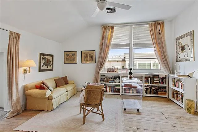2 bed, 1.0 bath, 1650 sqft, $2,500 — Photo 3