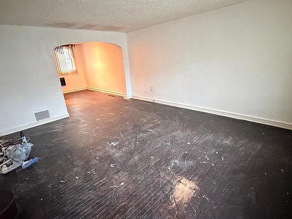 3rd image of 6016 Reach St