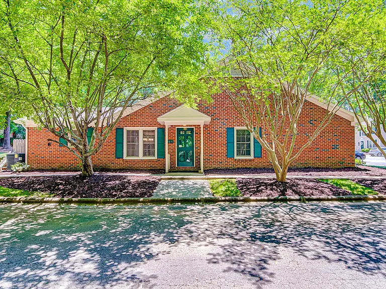 4639 Lawndale Dr — Photo 1