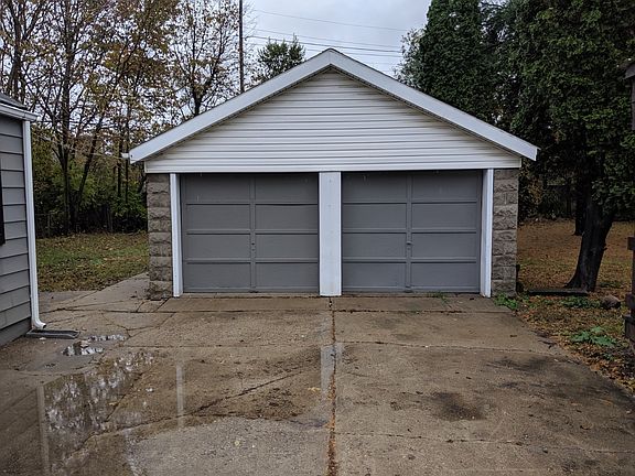 2nd image of 3213 Ottawa St