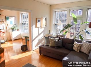 410 W Surf St #2, Chicago, IL 60657