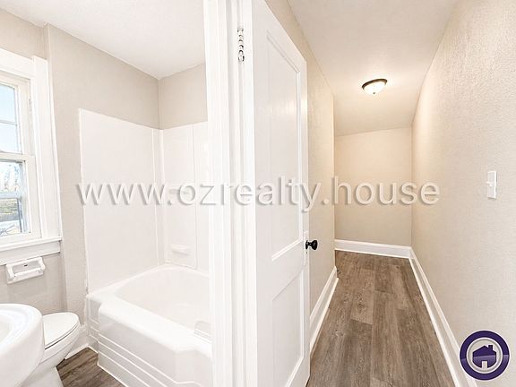 5th image of 209 Eldred Ave #1/2