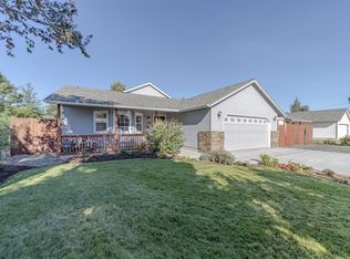 2021 SW 24th St, Redmond, OR 97756