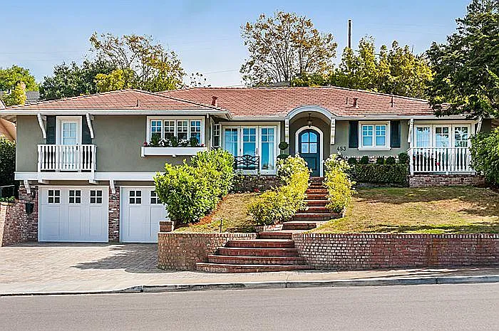 453 Parrott Dr photo 1