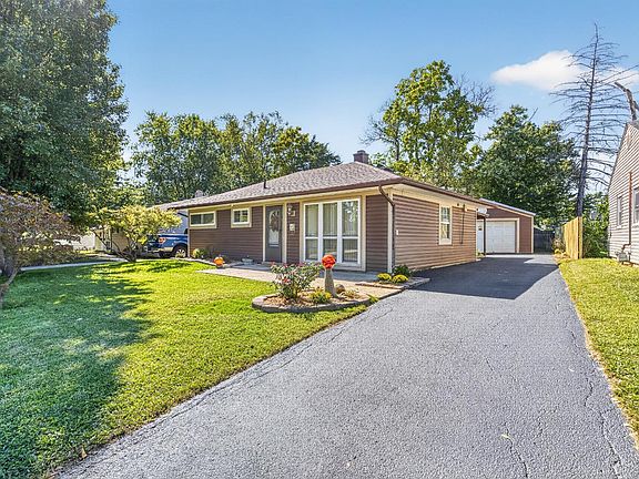 3rd image of 109 E Circle Dr