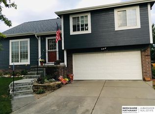 1122 Sheriff Cir, Papillion, NE 68046