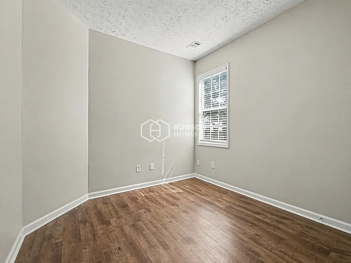 1060 Clairidge Ln — Photo 13