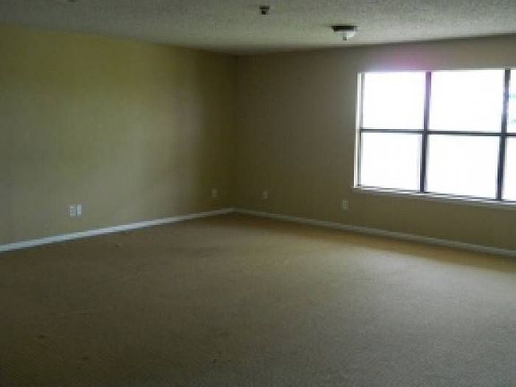 4th image of 1601 Sunset Dr