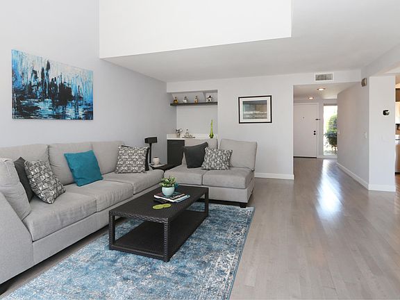 4th image of 904 S Canyon Blvd Unit L