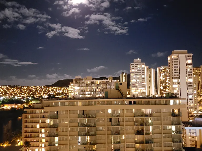 Beautiful Full Moon from Lanai