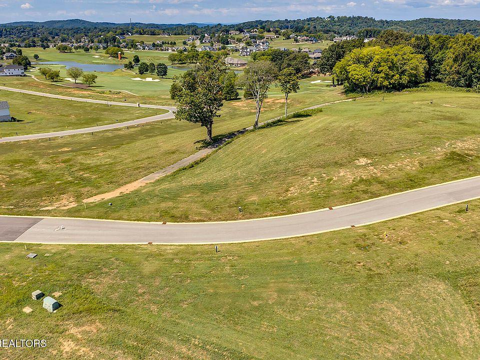 1st image of 111 Magnolia Hl