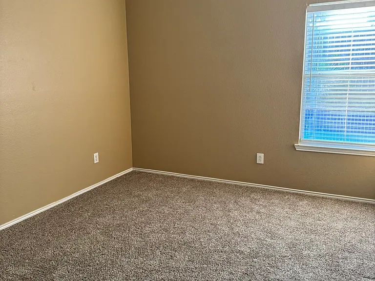 304 Patricia Ln — Photo 29